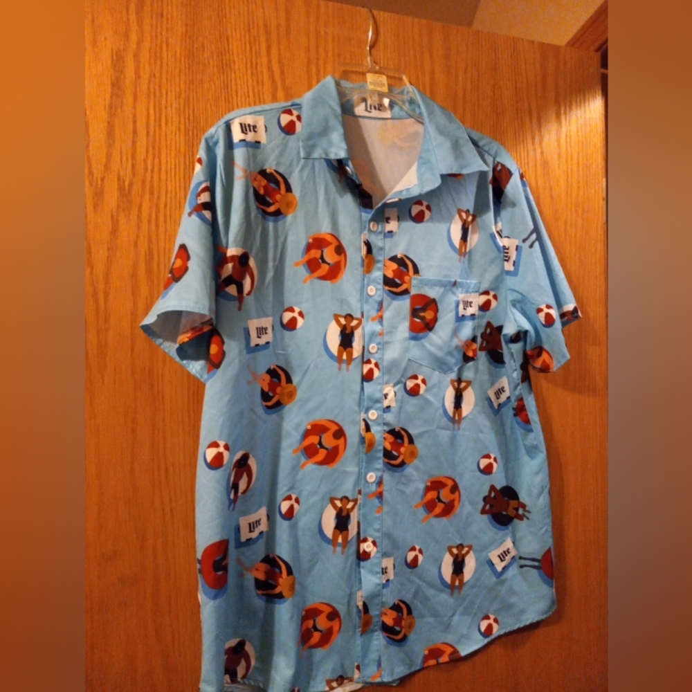 Miller Lite Shirt Men Large Button Down Short Sleeve Beach 31 Long 21.5 Armpit